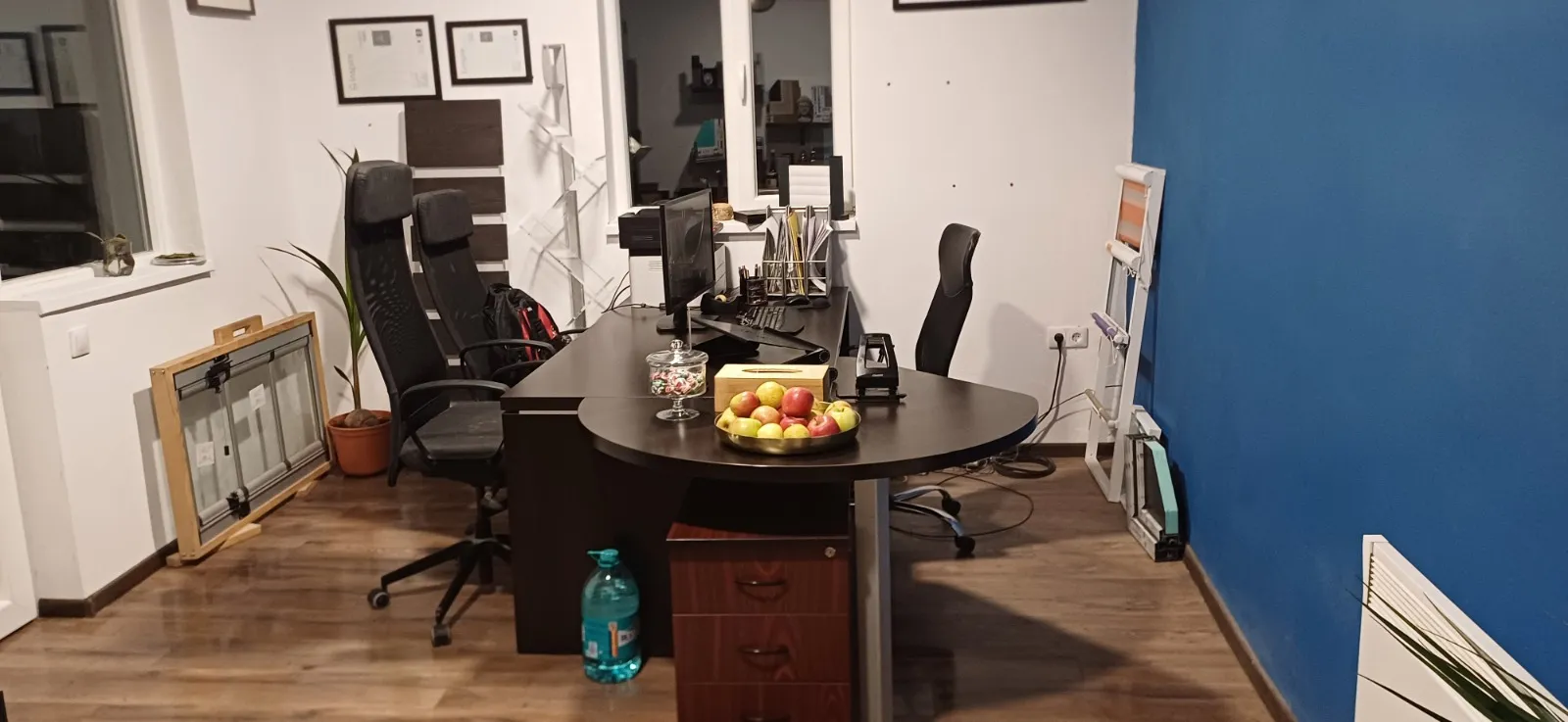 Interiorul biroului INSUN